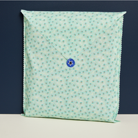 Grande pochette cadeau réutilisable taille L détail de l'imprimé Vert vincennes