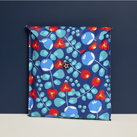 Pochette cadeau reutilisable taille M détail de l'imprimé Bleu Arras