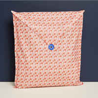 Grande pochette cadeau réutilisable taille L détail de l'imprimé Orange hendaye
