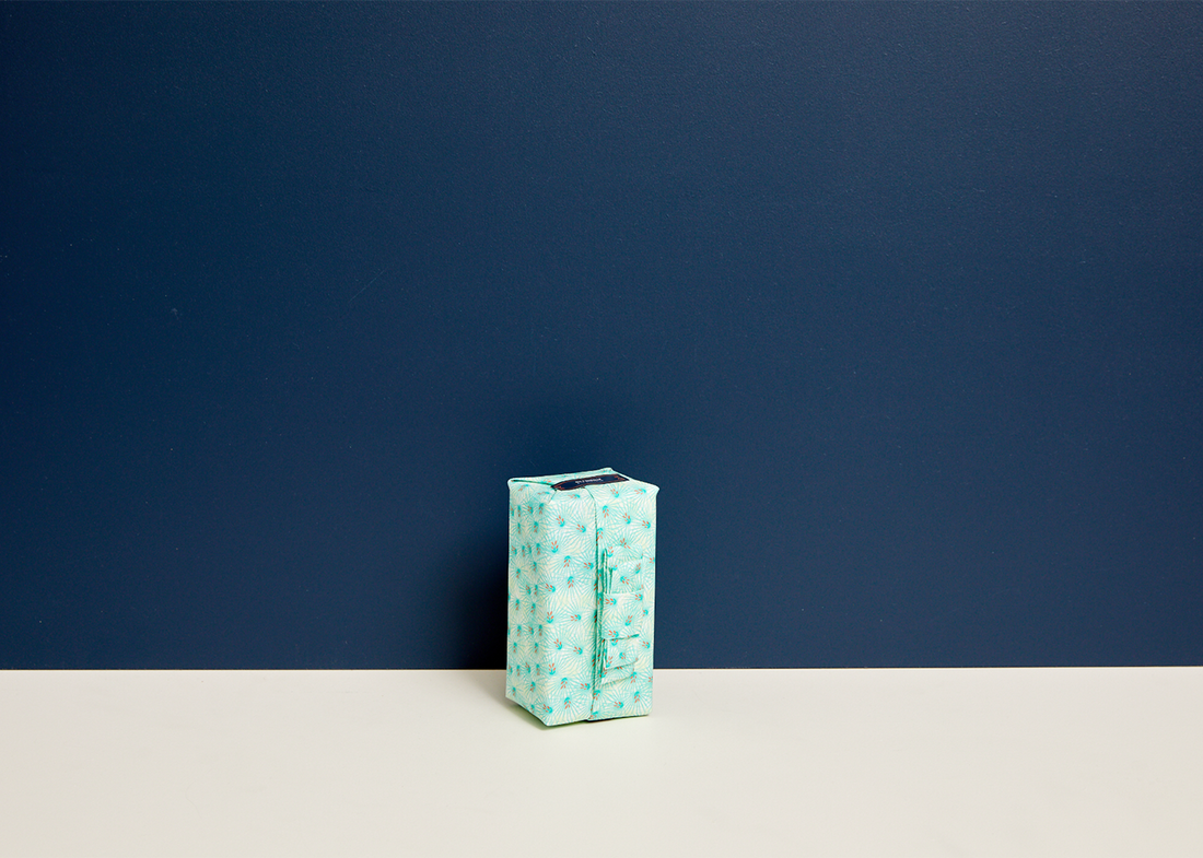 mini paquet cadeau vert Vincennes sur fond bleu